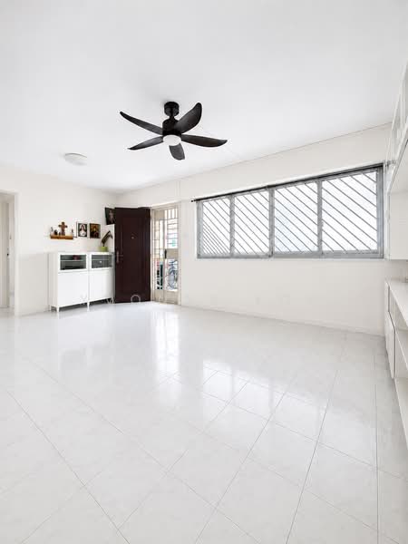 721 Yishun Street 71, 721 Yishun Street 71, 3 Bedrooms, 904 sqft, HDB Flat For Sale, by Yvonne Koh, 500172937 - Living Room - PropertyGuru.com.sg