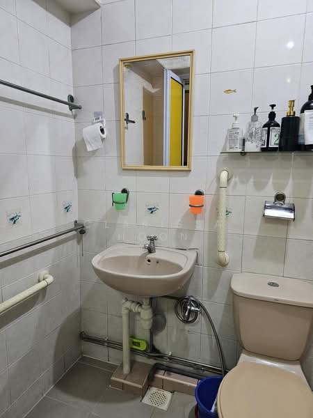 185A Rivervale Crescent, 185A Rivervale Crescent, Room Rental, 100 sqft, HDB Flat For Rent, by Clarissa Hoon, 500172943 - Bathroom - PropertyGuru.com.sg