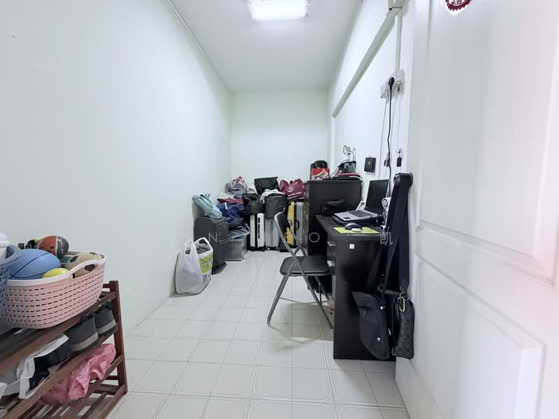 164 Bukit Batok Street 11, 164 Bukit Batok Street 11, 2 Bedrooms, 785 sqft, HDB Flat For Sale, by Kelvin Neo  凯尔文, 500172945 - Living area  - PropertyGuru.com.sg