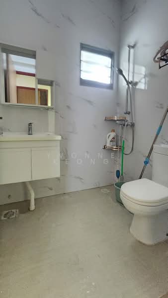 30 Margaret Drive, 30 Margaret Drive, 2 Bedrooms, 667 sqft, HDB Flat For Sale, by Yvonne Keong, 500172958 - Bathroom - PropertyGuru.com.sg
