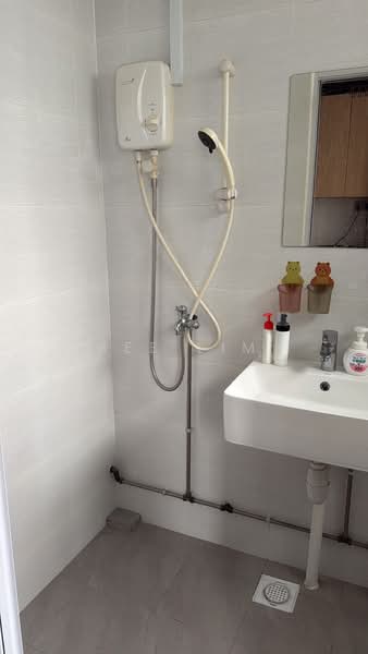 272 Bangkit Road, 272 Bangkit Road, Room Rental, 200 sqft, HDB Flat For Rent, by Bee Lim, 500172980 - Bathroom - PropertyGuru.com.sg