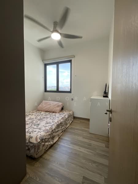 Lakeville, 1 Jurong Lake Link, 3 Bedrooms, 1,141 sqft, Condominium For Rent, by Adora Valerie Tay, 500172983 - Bedroom - PropertyGuru.com.sg