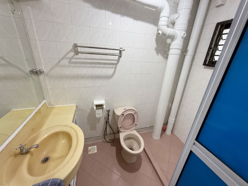 110 Rivervale Walk, 110 Rivervale Walk, 3 Bedrooms, 1,302 sqft, HDB Flat For Rent, by Johnny Tan, 500173003 - Bathroom - PropertyGuru.com.sg
