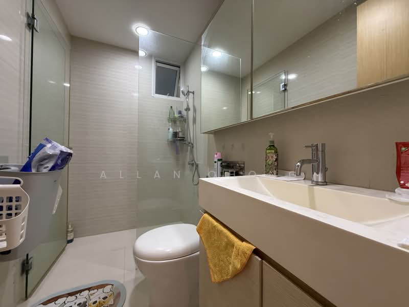 The Tampines Trilliant, 33 Tampines Central 7, 3 Bedrooms, 1,130 sqft, Condominium For Sale, by Allan Chong, 500173019 - Bathroom - PropertyGuru.com.sg