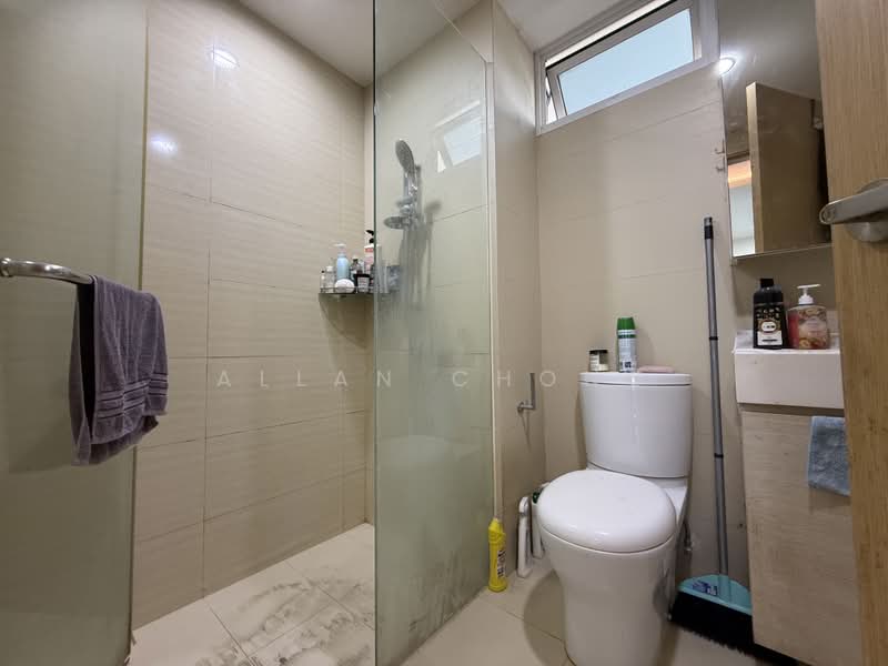 The Tampines Trilliant, 33 Tampines Central 7, 3 Bedrooms, 1,130 sqft, Condominium For Sale, by Allan Chong, 500173019 - Bathroom - PropertyGuru.com.sg