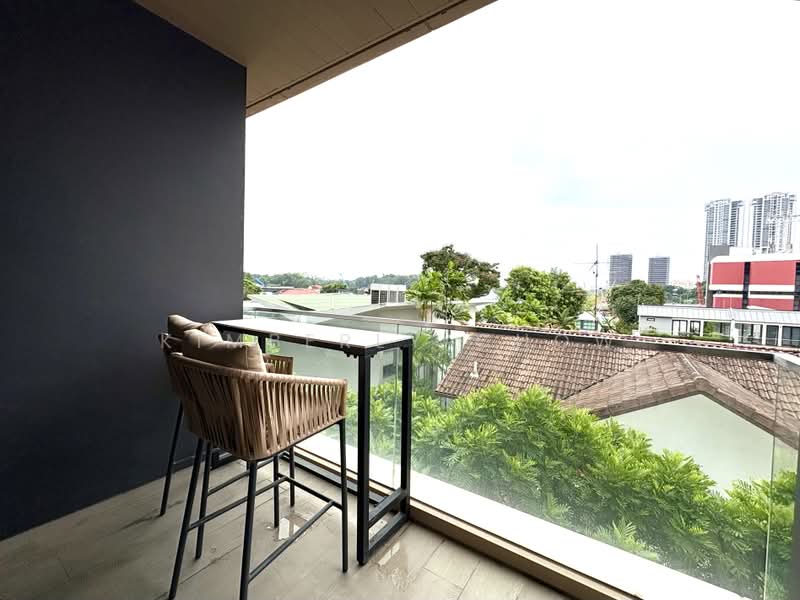 Peak Residence, 337 Thomson Road, 1 Bedroom, 560 sqft, Condominium For Sale, by Kimberly Chow, 500173023 - Balcony - PropertyGuru.com.sg