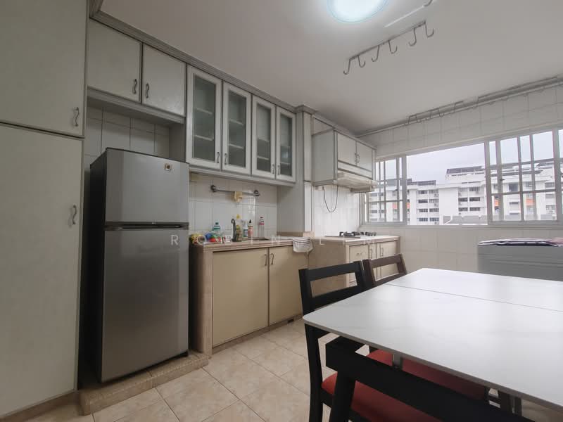 371 Clementi Avenue 4, 371 Clementi Avenue 4, 2 Bedrooms, 731 sqft, HDB Flat For Sale, by Robin Lim, 500173024 - Kitchen - PropertyGuru.com.sg