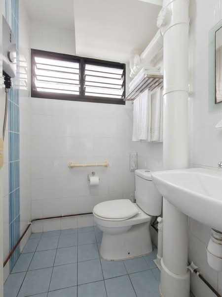 371 Clementi Avenue 4, 371 Clementi Avenue 4, 2 Bedrooms, 731 sqft, HDB Flat For Sale, by Robin Lim, 500173024 - Bathroom - PropertyGuru.com.sg