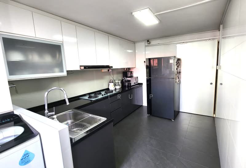 241 Jurong East Street 24, 241 Jurong East Street 24, 2 Bedrooms, 732 sqft, HDB Flat For Sale, by Thiru P, 500173026 - Kitchen - PropertyGuru.com.sg