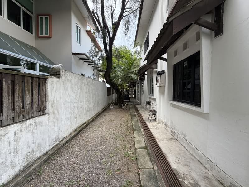 District 17 Detached with Wide Frontage & Sub-Divide Potential, Toh Heights Detached Wide Frontage With Subdivide Potential, 5 Bedrooms, 4,500 sqft, Detached House For Sale, by William Hong, 500173028 - Exterior - PropertyGuru.com.sg