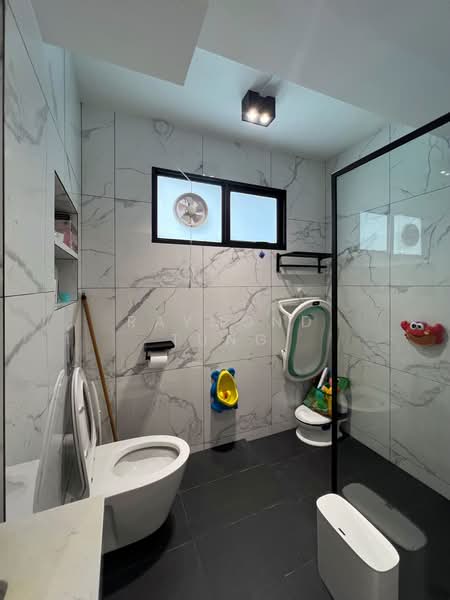 129 Marsiling Rise, 129 Marsiling Rise, 4 Bedrooms, 1,323 sqft, HDB Flat For Sale, by Raymond Tung, 500173039 - Bathroom - PropertyGuru.com.sg