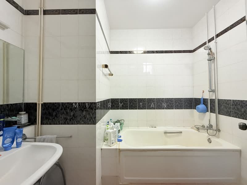 The Summit, 451 Upper East Coast Road, Room Rental, 200 sqft, Condominium For Rent, by Merry Tan, 500173075 - Bathroom - PropertyGuru.com.sg