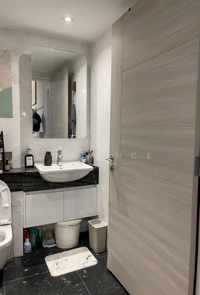 Sophia Hills, 7 Mount Sophia, 1 Bedroom, 570 sqft, Condominium For Rent, by Lawrence Goh, 500173076 - Customised Bathroom Part 1 Of 3. - PropertyGuru.com.sg