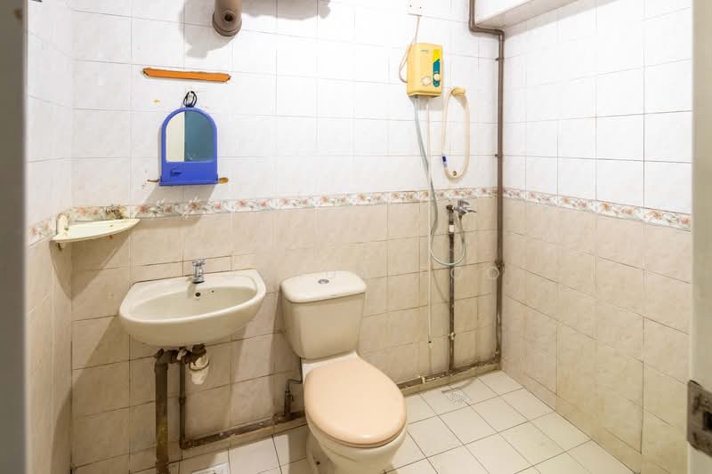 12 Cantonment Close, 12 Cantonment Close, 2 Bedrooms, 645 sqft, HDB Flat For Rent, by Joshua Foo, 500173078 - Bathroom - PropertyGuru.com.sg