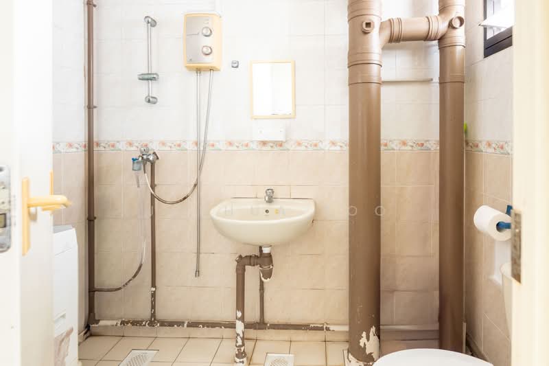 12 Cantonment Close, 12 Cantonment Close, 2 Bedrooms, 645 sqft, HDB Flat For Rent, by Joshua Foo, 500173078 - Bathroom - PropertyGuru.com.sg