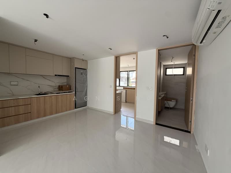 ⭐️⭐️LANDED7772 @ BRAND NEW TERRACE AT SIGLAP, , 5 Bedrooms, 4,972 sqft, Terraced House For Sale, by Agnes Ng, 500173091 - Kitchen - PropertyGuru.com.sg