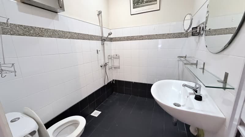 West Coast Gardens, 31 West Coast Lane, Room Rental, 100 sqft, Terraced House For Rent, by Leen Yap, 500173095 - Bathroom - PropertyGuru.com.sg