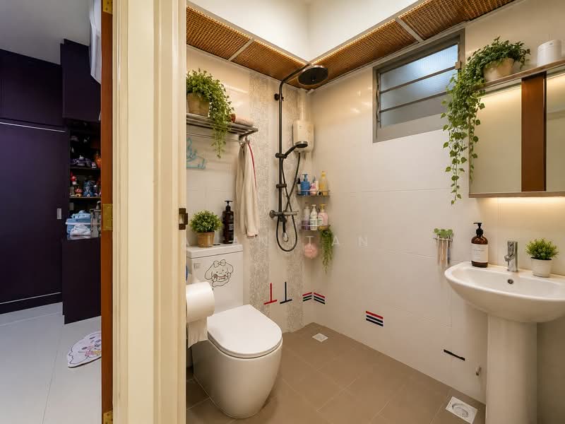 188A Fengshan GreenVille, 188A Bedok North Street 4, 2 Bedrooms, 732 sqft, HDB Flat For Sale, by Alan Tan, 500173101 - Bathroom - PropertyGuru.com.sg