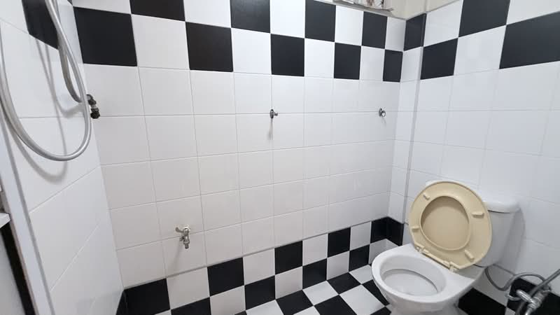 West Coast Gardens, 31 West Coast Place, Room Rental, 95 sqft, Terraced House For Rent, by Leen Yap, 500173111 - Bathroom - PropertyGuru.com.sg