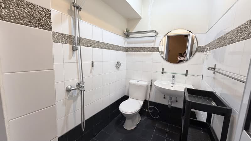 West Coast Gardens, 31 West Coast Place, Room Rental, 95 sqft, Terraced House For Rent, by Leen Yap, 500173111 - Bathroom - PropertyGuru.com.sg
