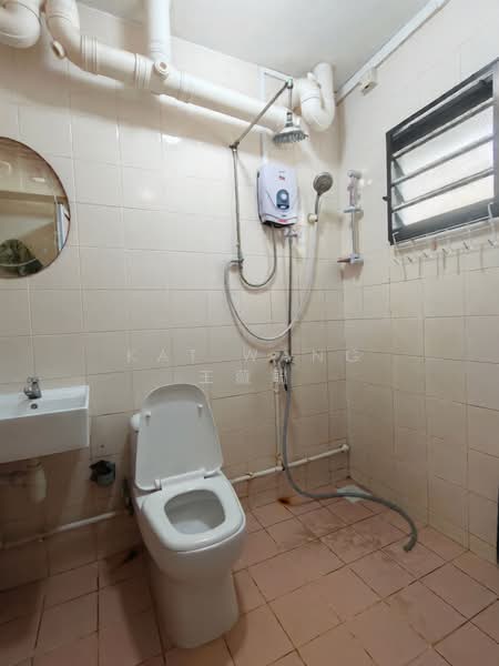 315 Sembawang Vista, 315 Sembawang Vista, Sembawang / Yishun, 4 Bedrooms, 1,331 sqft, HDB Flat For Sale, by Kat Wang 王薇毓, 500173144 - Bathroom - PropertyGuru.com.sg