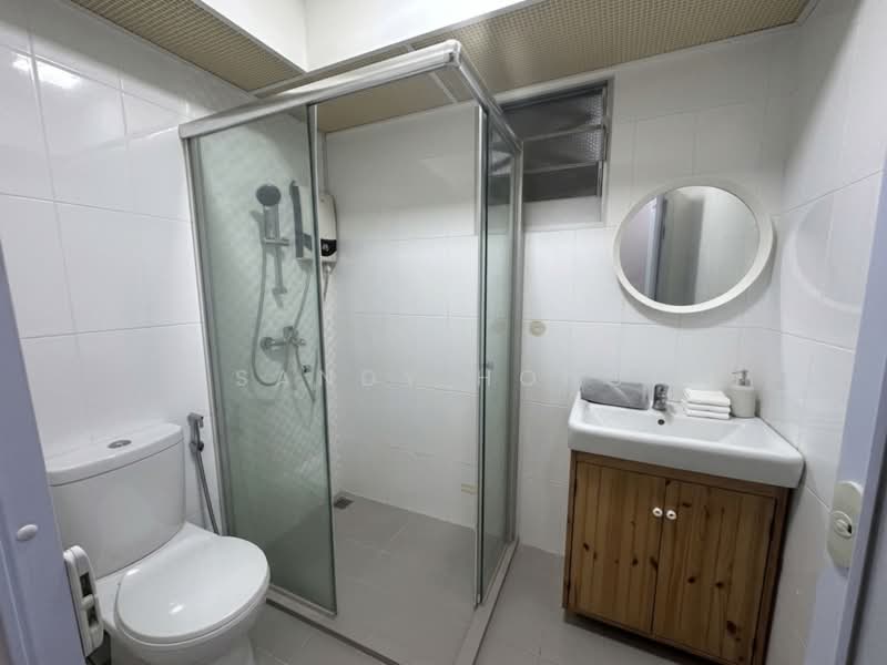 293D Bukit Batok Street 21, 293D Bukit Batok Street 21, 3 Bedrooms, 1,001 sqft, HDB Flat For Sale, by Sandy Hong, 500173170 - Bathroom - PropertyGuru.com.sg