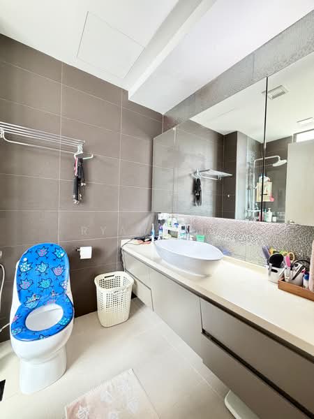 East Bay Gardens, 87 Lorong G Telok Kurau, 4 Bedrooms, 1,711 sqft, Condominium For Sale, by Ryan Ong, 500173198 - Bathroom - PropertyGuru.com.sg