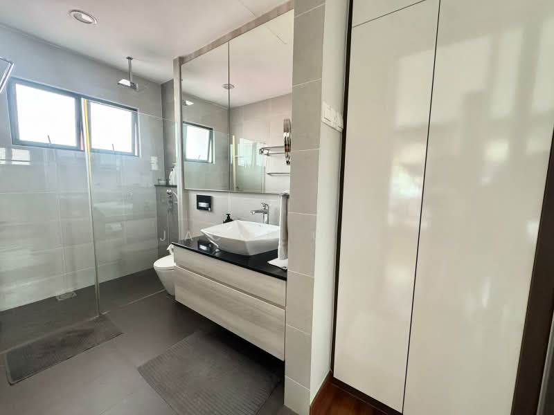 Saint Nicholas View, St. Nicholas View, 6 Bedrooms, 2,800 sqft, Corner Terrace For Sale, by Jacob Ong, 500173199 - Bathroom - PropertyGuru.com.sg