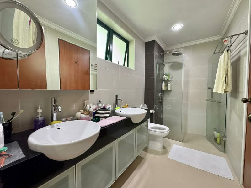 Saint Nicholas View, St. Nicholas View, 6 Bedrooms, 2,800 sqft, Corner Terrace For Sale, by Jacob Ong, 500173199 - Master Bathroom - PropertyGuru.com.sg