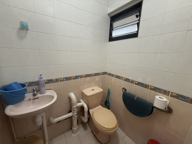 54 Telok Blangah Drive, 54 Telok Blangah Drive, 3 Bedrooms, 785 sqft, HDB Flat For Sale, by Ryan Tan Zheng Jie, 500173212 - Bathroom - PropertyGuru.com.sg