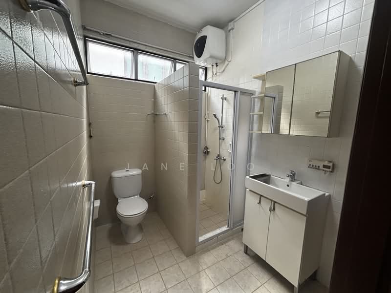 Princess of Wales Road, , 5 Bedrooms, 3,200 sqft, Semi-Detached House For Rent, by Jane Loo, 500173220 - Bathroom - PropertyGuru.com.sg