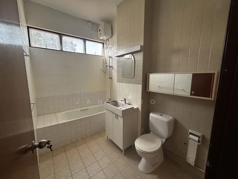 Princess of Wales Road, , 5 Bedrooms, 3,200 sqft, Semi-Detached House For Rent, by Jane Loo, 500173220 - Bathroom - PropertyGuru.com.sg