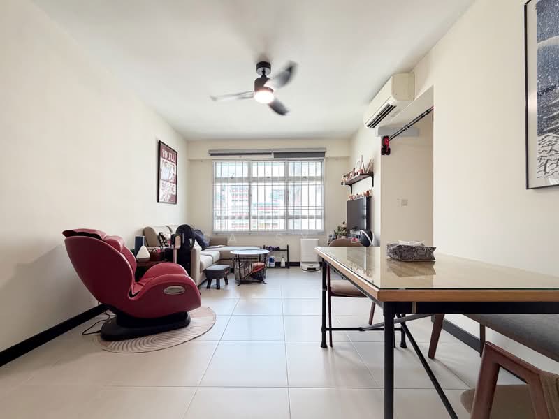 571 Choa Chu Kang Street 52, 571 Choa Chu Kang Street 52, 2 Bedrooms, 721 sqft, HDB Flat For Sale, by Isa Syed, 500173229 - Living Room - PropertyGuru.com.sg