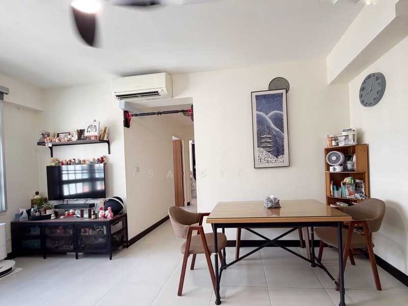 571 Choa Chu Kang Street 52, 571 Choa Chu Kang Street 52, 2 Bedrooms, 721 sqft, HDB Flat For Sale, by Isa Syed, 500173229 - Living Room - PropertyGuru.com.sg