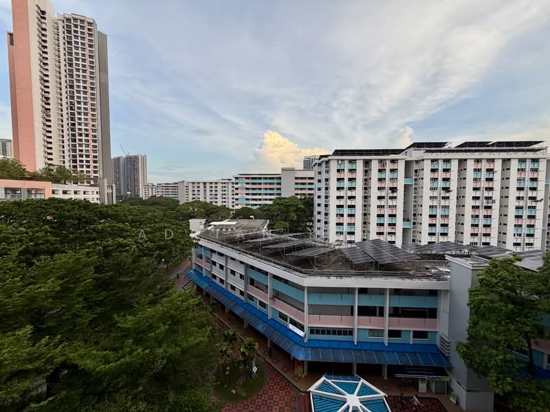 432 Clementi Avenue 3, 432 Clementi Avenue 3, 3 Bedrooms, 979 sqft, HDB Flat For Sale, by Adrian Keng, 500173235 - View from kitchen - PropertyGuru.com.sg