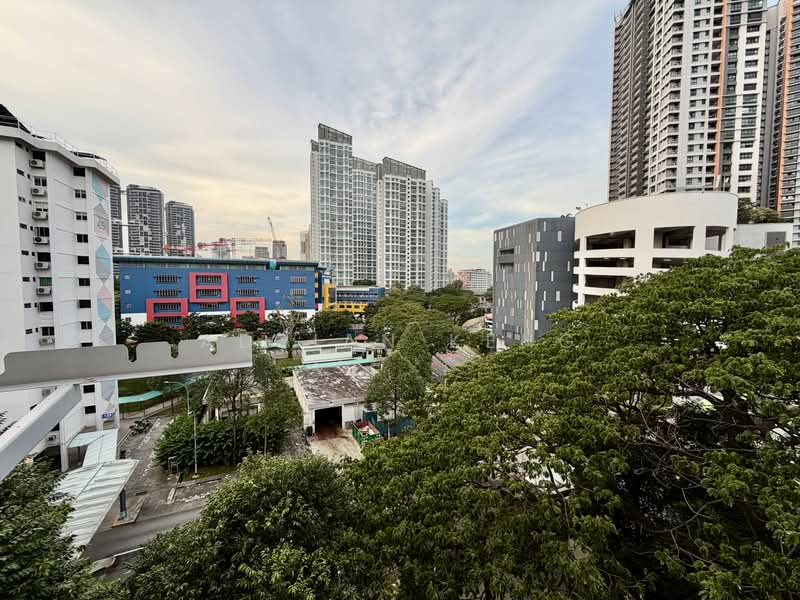 432 Clementi Avenue 3, 432 Clementi Avenue 3, 3 Bedrooms, 979 sqft, HDB Flat For Sale, by Adrian Keng, 500173235 - View from living room - PropertyGuru.com.sg