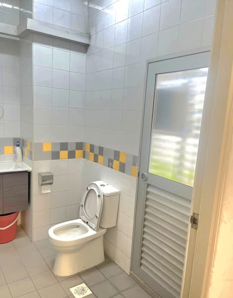 Unity Centre, 51 Bukit Batok Crescent, 915 sqft, Light Industrial (B1) For Sale, by Moon Lai, 500173242 - Bathroom - CommercialGuru.com.sg