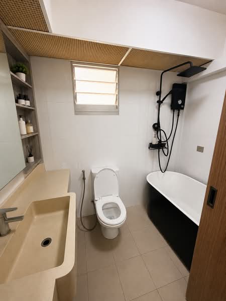 439C Bukit Batok West Avenue 8, 439C Bukit Batok West Avenue 8, 4 Bedrooms, 1,216 sqft, HDB Flat For Sale, by Shiqin R, 500173244 - Bathroom - PropertyGuru.com.sg