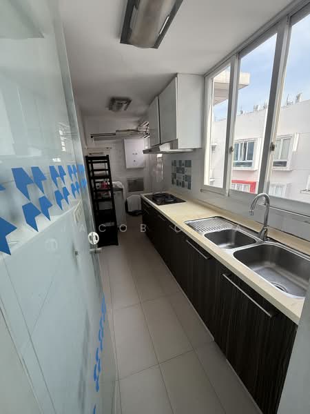 Mi Casa, 315 Choa Chu Kang Avenue 3, 4 Bedrooms, 1,367 sqft, Condominium For Rent, by Jacob Chua, 500173254 - Kitchen - PropertyGuru.com.sg