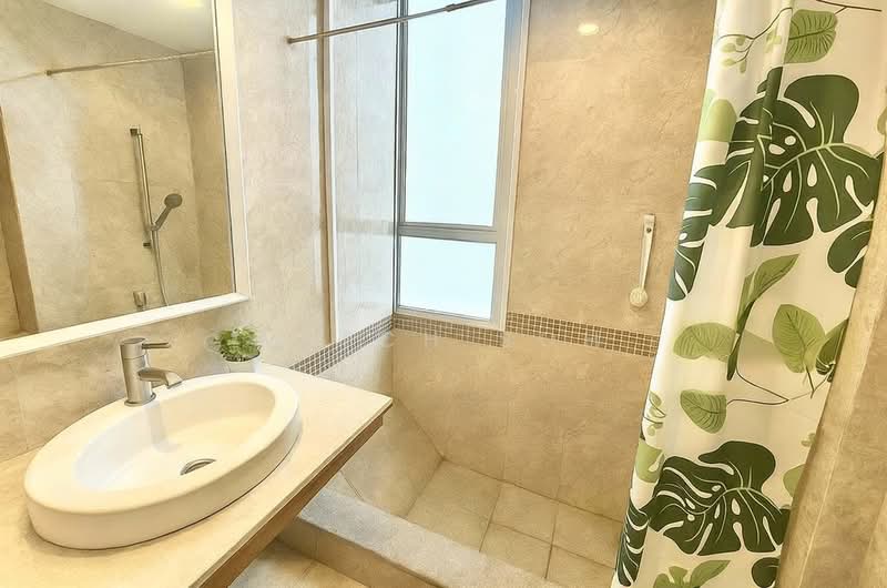 The Lakeshore, 33 Jurong West Street 41, 3 Bedrooms, 1,109 sqft, Condominium For Rent, by Mitch Soh, 500173288 - Bathroom - PropertyGuru.com.sg