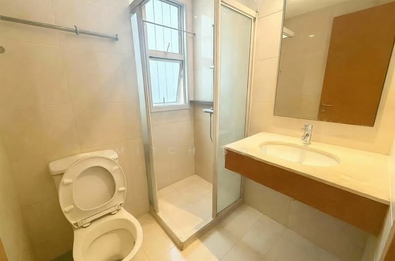 The Lakeshore, 33 Jurong West Street 41, 3 Bedrooms, 1,109 sqft, Condominium For Rent, by Mitch Soh, 500173288 - Bathroom - PropertyGuru.com.sg