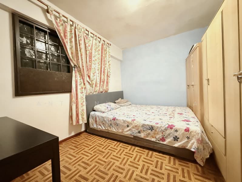 235 Bukit Batok East Avenue 5, 235 Bukit Batok East Avenue 5, 2 Bedrooms, 743 sqft, HDB Flat For Sale, by Anthony Sentosa, 500173304 - Bedroom - PropertyGuru.com.sg