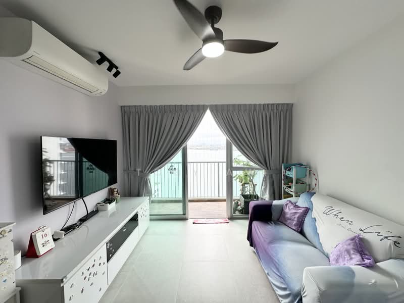 421B Northshore Drive, 421B Northshore Drive, 3 Bedrooms, 1,033 sqft, HDB Flat For Sale, by Toby Aw, 500173309 - Living Room - PropertyGuru.com.sg
