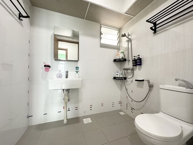 421B Northshore Drive, 421B Northshore Drive, 3 Bedrooms, 1,033 sqft, HDB Flat For Sale, by Toby Aw, 500173309 - Bathroom - PropertyGuru.com.sg