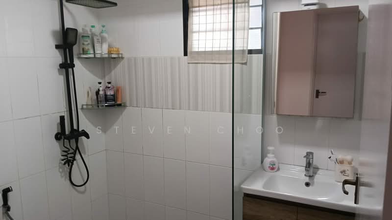 261 Toa Payoh Apex, 261 Toa Payoh East, Room Rental, 120 sqft, HDB Flat For Rent, by Steven Choo, 500173322 - Bathroom - PropertyGuru.com.sg
