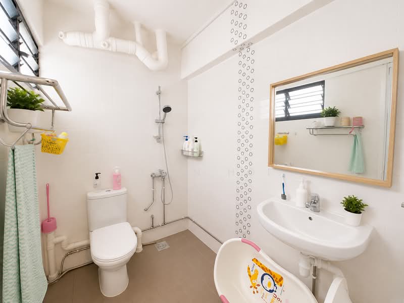 124 Geylang East Avenue 1, 124 Geylang East Avenue 1, 3 Bedrooms, 797 sqft, HDB Flat For Sale, by Edwin Hoe, 500173327 - Bathroom - PropertyGuru.com.sg