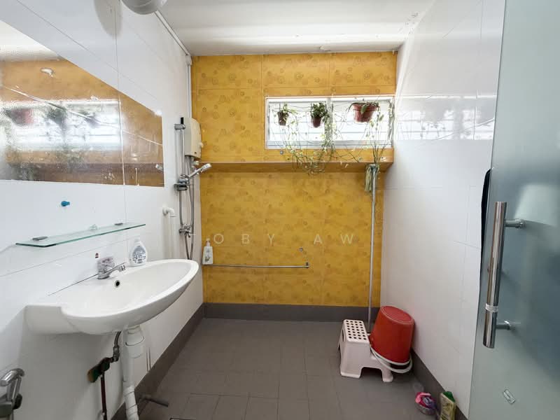 286 Choa Chu Kang Avenue 3, 286 Choa Chu Kang Avenue 3, 3 Bedrooms, 1,108 sqft, HDB Flat For Sale, by Toby Aw, 500173342 - Bathroom - PropertyGuru.com.sg
