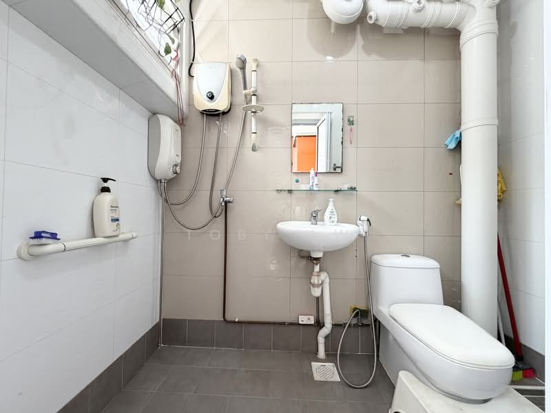 286 Choa Chu Kang Avenue 3, 286 Choa Chu Kang Avenue 3, 3 Bedrooms, 1,108 sqft, HDB Flat For Sale, by Toby Aw, 500173342 - Bathroom - PropertyGuru.com.sg