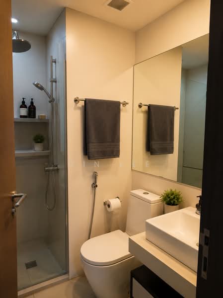 Suites 28, 28 Lorong 30 Geylang, 1 Bedroom, 925 sqft, Apartment For Rent, by Gin Lee, 500173346 - Bathroom - PropertyGuru.com.sg