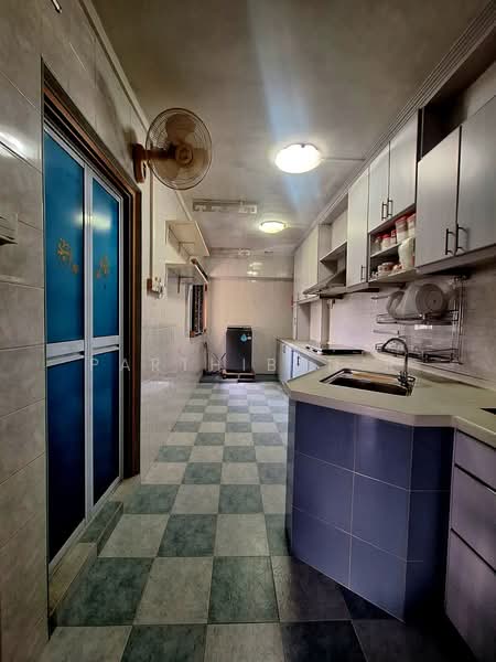 424 Canberra Road, 424 Canberra Road, 3 Bedrooms, 1,184 sqft, HDB Flat For Sale, by Parthiban R, 500173348 - Kitchen - PropertyGuru.com.sg